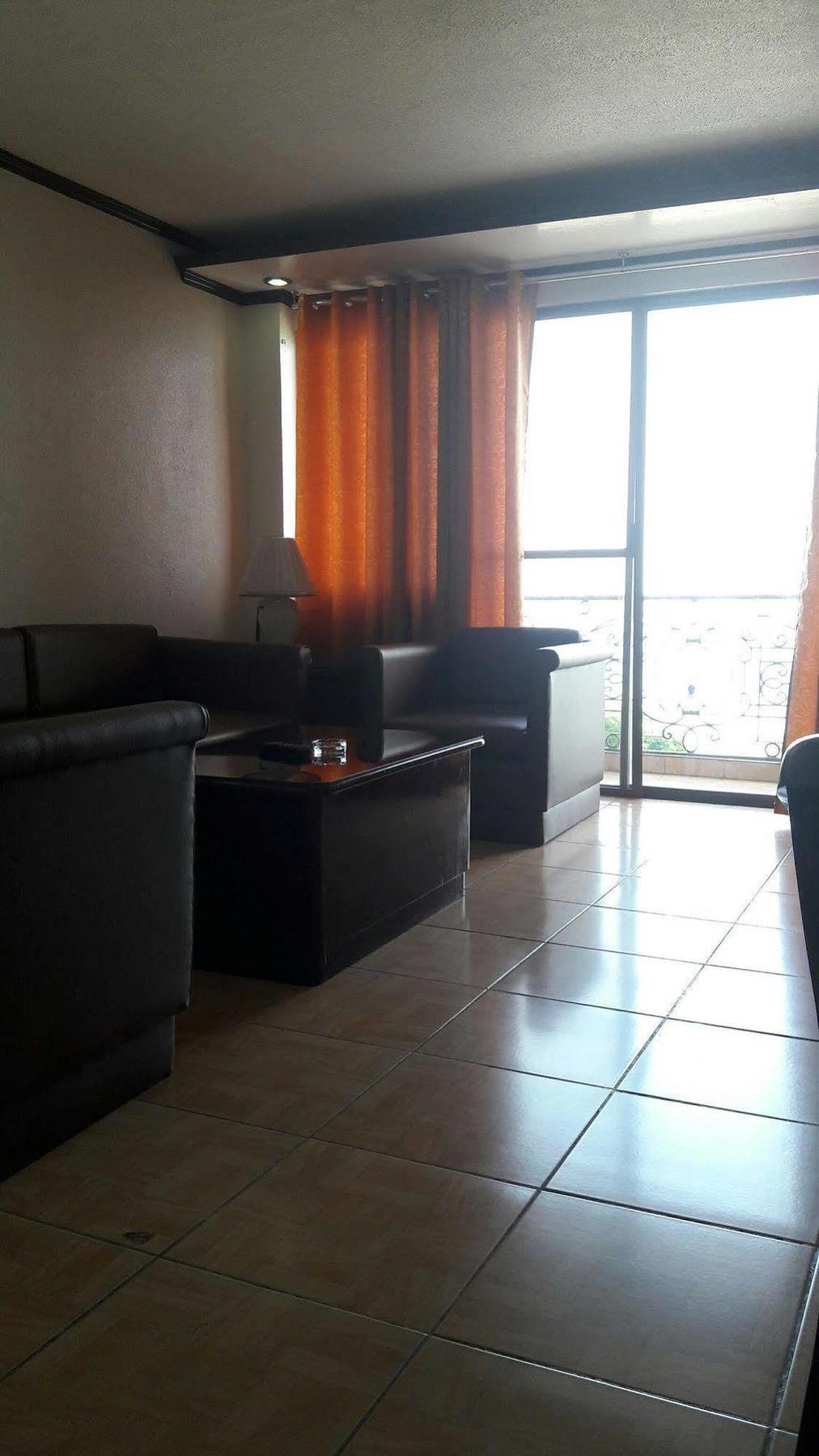 Don Felipe Hotel Ormoc Buitenkant foto