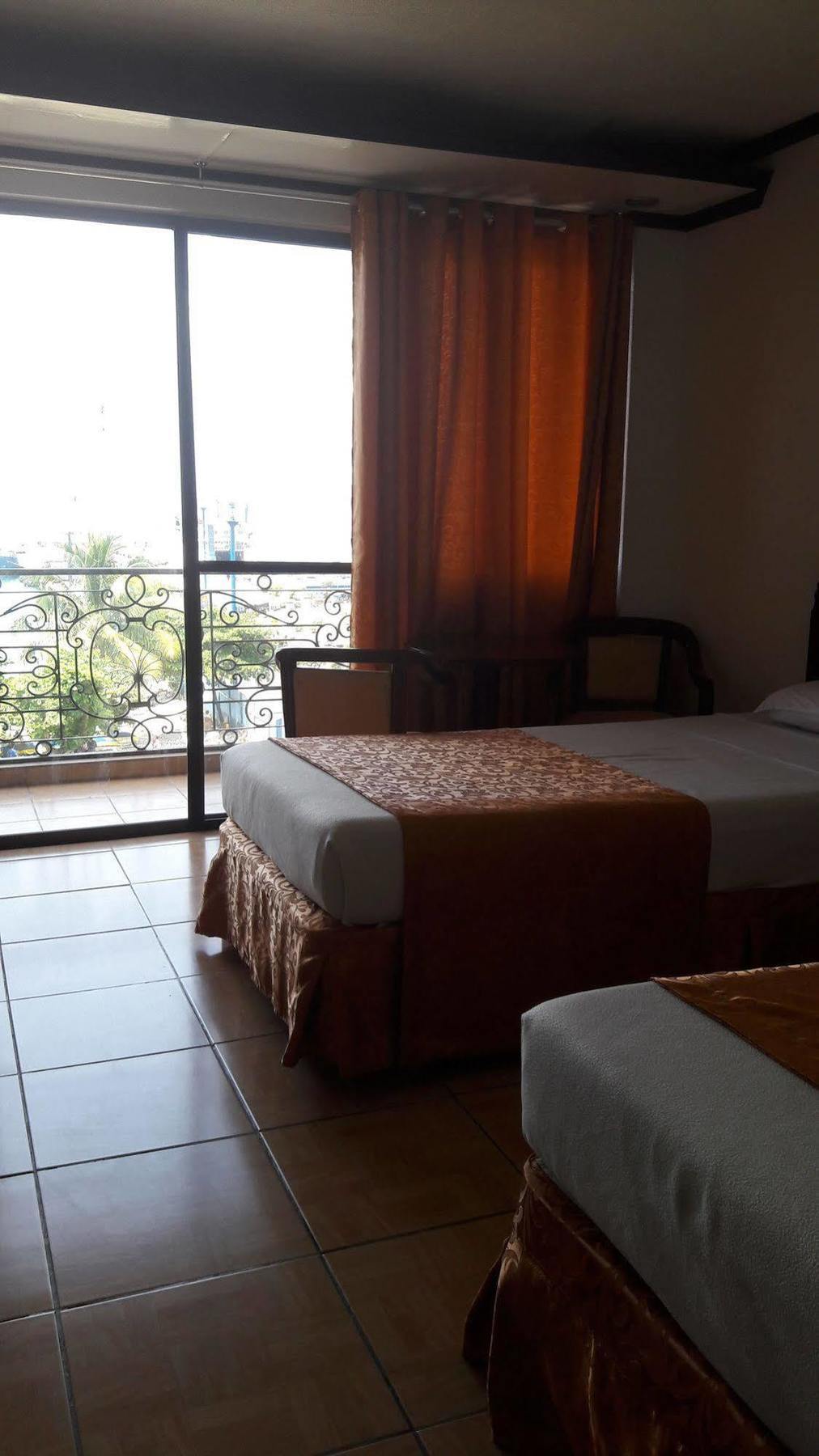 Don Felipe Hotel Ormoc Buitenkant foto